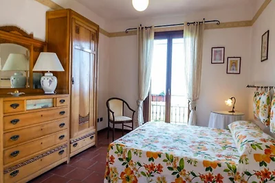 Fesselnde Villa in Ricadi mit Pool