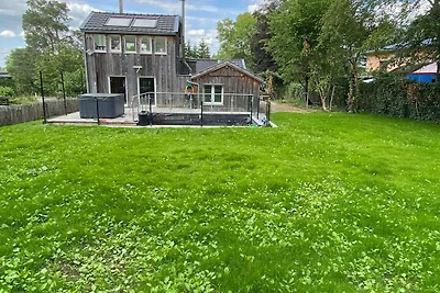 Gerהumiges Chalet in Jalhay mit Whirlpool