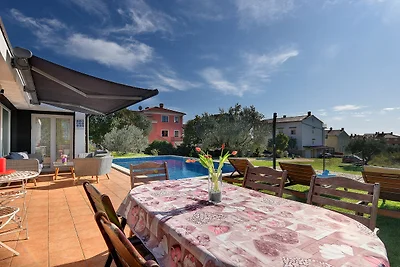 Villa in Rovinjsko Selo mit Pool