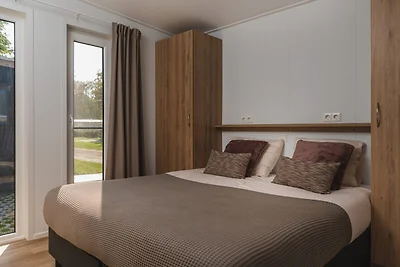 Prachtige lodge aan de rivier met panoramisch...