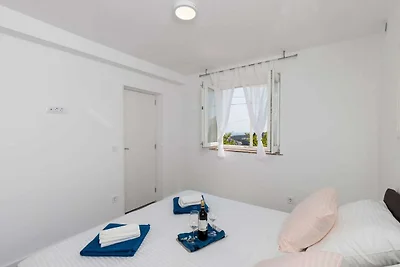 Apartment Semi - One Bedroom Apartment with T...