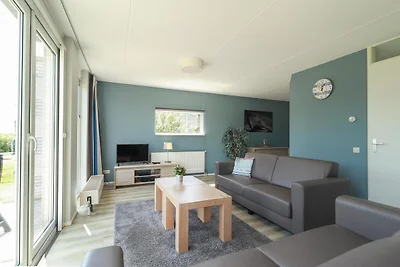 Bungalow am Wasser in Makkum mit Anlegestelle