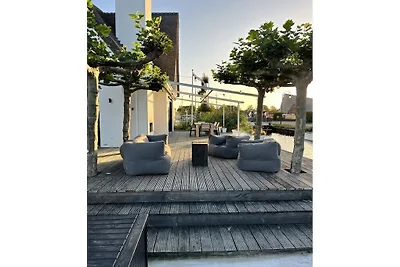 Am Wasser in Friesland (NI)