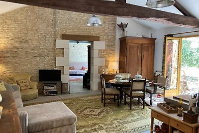 Cottage storico vicino alla foresta
