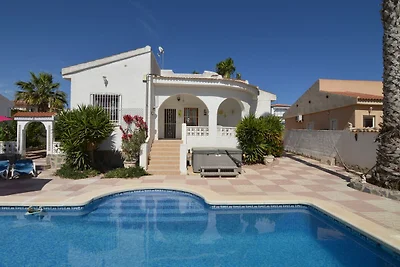 Moderne villa met whirlpool