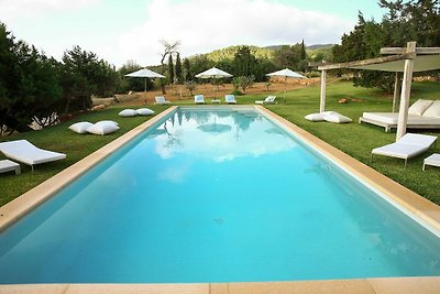 Villa con encanto en Es Cubells con piscina...