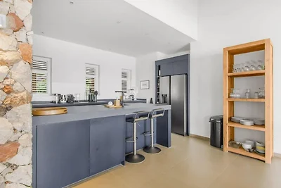 Pool und Whirlpool in einer Villa auf Coral...