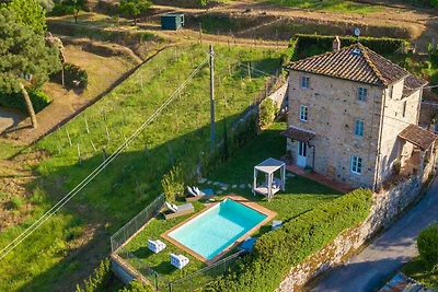 Villa in der Toskana mit Pool und Hügelblick