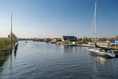 Haus mit großem Garten im Wassersportgebiet