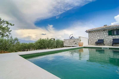 Holiday Home Bliss - Holiday Home with Outdoo...