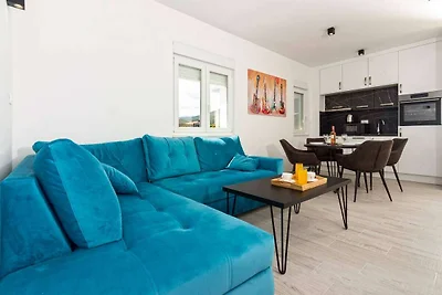 Modern Apartments with Private Balcony - Prem...