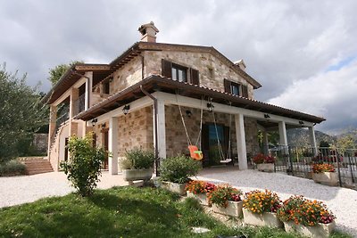 Malerisches Ferienhaus in Cagli mit überdacht...