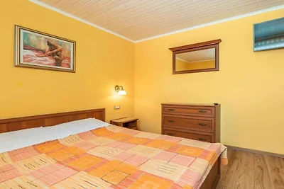 Vakantiehuis in Tinjan met zwembad