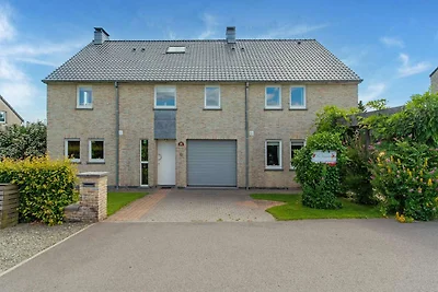 Einladendes Ferienhaus in Robertville mit...