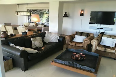Luxuriöse Villa in Grasse mit Swimmingpool