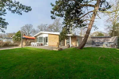 Bungalow in Sint Maartenszee am Strand
