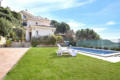 Schöne Villa mit Bergblick