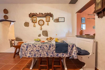 Höhlenhaus-Retreat mit Solarium und Pool