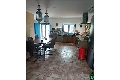 "Traditioneel groot huis met zwembad"