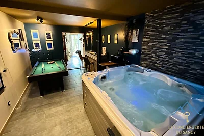 Wohnung in Le Mont-Dore mit Whirlpool