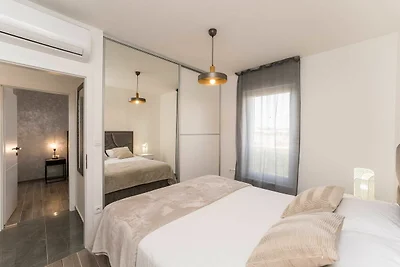 Luxury D Apartments - Luxury Two Bedroom Apar...