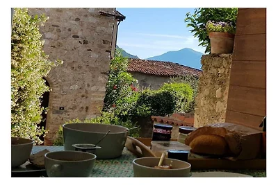 Casa de vacaciones en Gargnano con piscina.