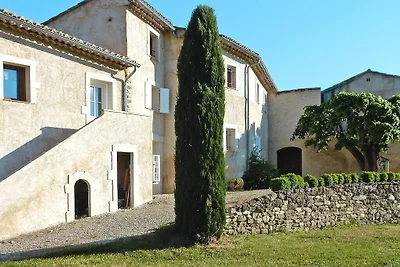 Ferienhaus mit Gemeinschaftspool in Malaucene
