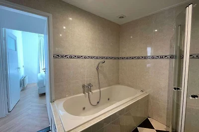 Ferienhaus in Zelhem mit Wald und Whirlpool