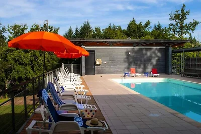 Chalet in Nontron met verwarmd zwembad