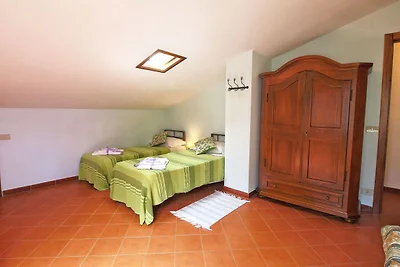 Attraente villa con piscina