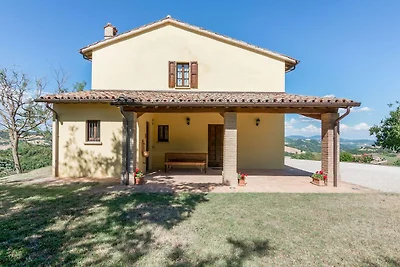Elegante Casa Vacanze a Urbania con Giardino