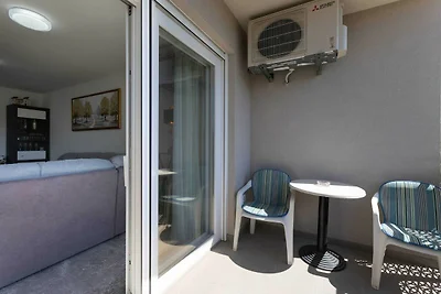 Kastel Stari Sunny Downtown Apartment with Te...