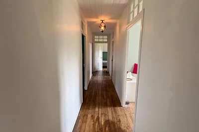 Charmant stenen huis aan de kust met tuin.