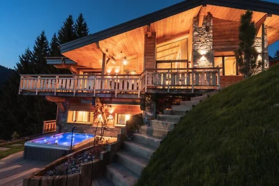 Chalet in Les Gets mit Außenwhirlpool