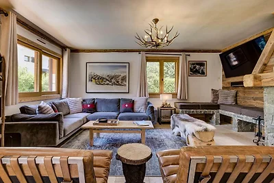 Stylish Chalet with Hot Tub in Peaceful Area