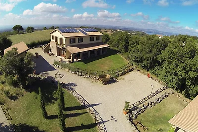 Herrenhaus in Montefiascone mit Pool