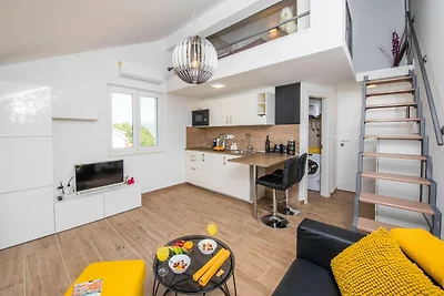 Apartment Velvet - Studio Apartment with Hot...