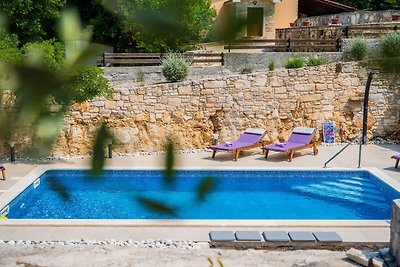 Peaceful Villa in Rakalj with Swimming Pool