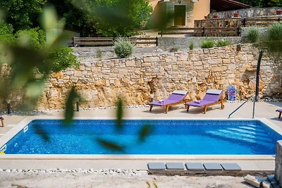Villa tranquilla a Rakalj con piscina