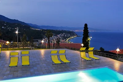 Appartamento a Cogoleto con piscina