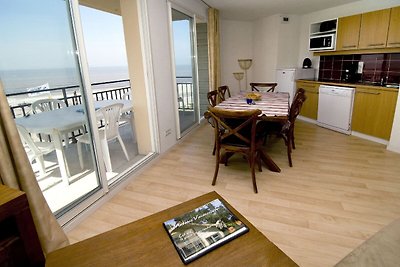 Möblierte Wohnung mit Balkon oder Terrasse