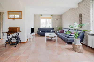 Bel bungalow a Beek con vasca idromassaggio