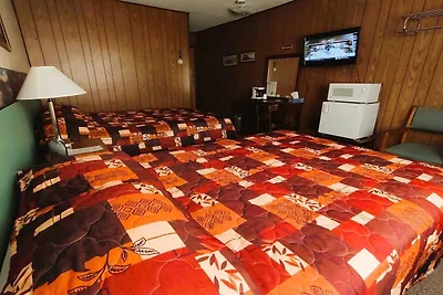 2 Volle Betten Mit 1 Zwei Bett & Rollaway