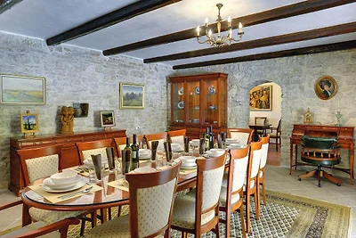 Ferienhaus in Rojnici mit Pool