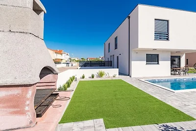 Villa in Vodice mit Schwimmbecken