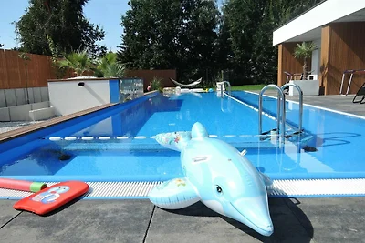 Casa con piscina privata e sauna a...