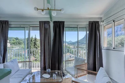 Villa in Toulon mit Pool und Bergblick