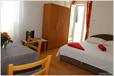 Apartments Juras - Studio Apartment with Logg...