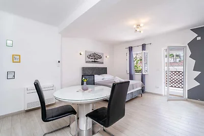Studio Apartment Feather - Studio Apartment w...