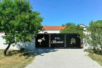 Villa in Zadar mit Schwimmbecken